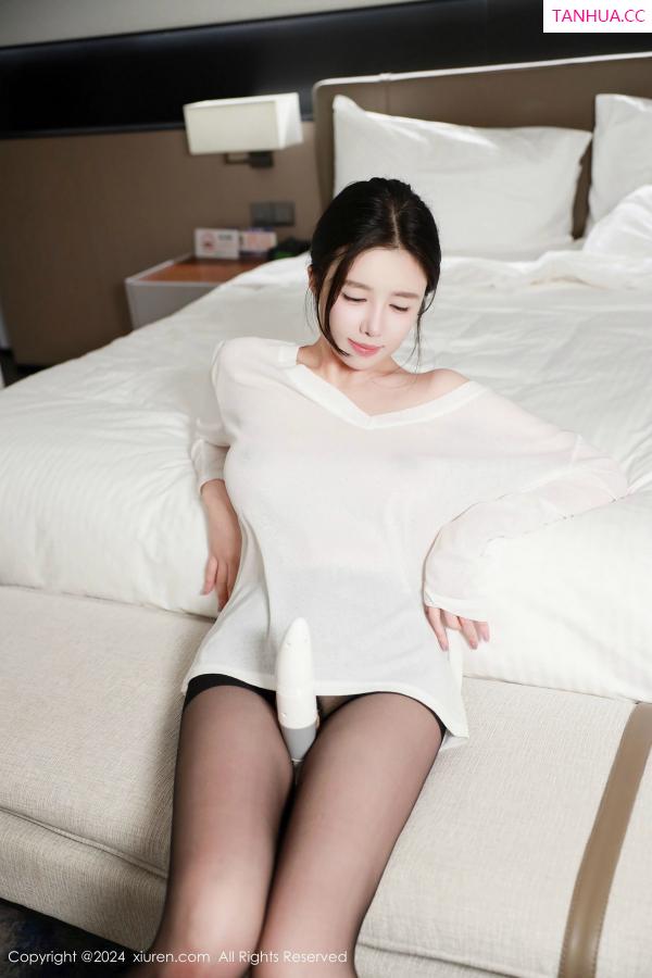   [XiuRen]高清写真图 2024.11.01 No.9385 唐翩翩 黑丝美腿第10张图片